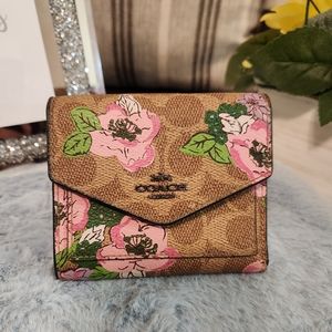 EUC COACH LIMITED PINK FLORAL TRIFOLD WALLET WITH CHAIN